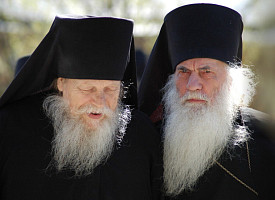 Ему восемь раз являлся преподобный Сергий и Божия Матерь подсказывала, как ей читать акафист